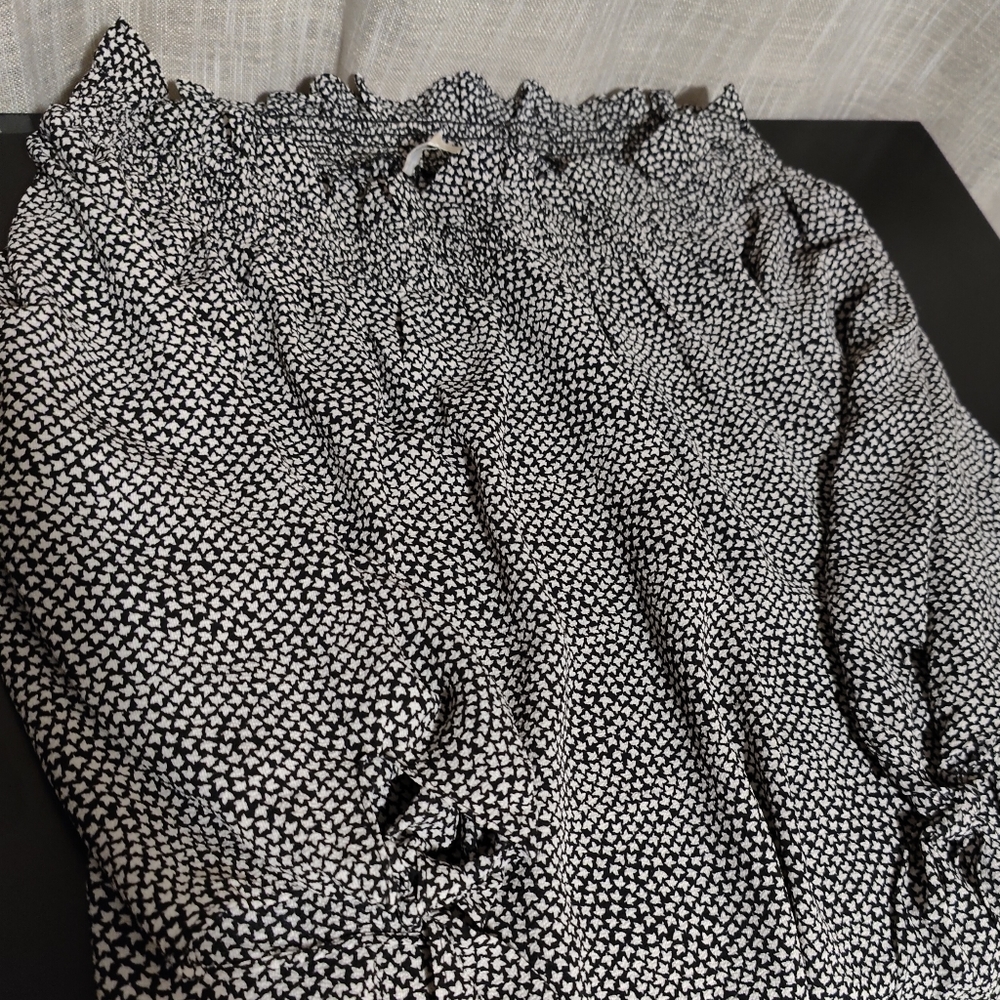 Michael Kors Blouse w/cute sleeve detail